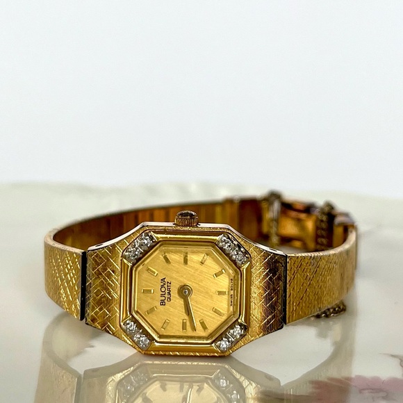 Vintage 80s P4 Bulova Gold Tone Womens Diamond Accent Quartz Watch - Picture 1 of 8